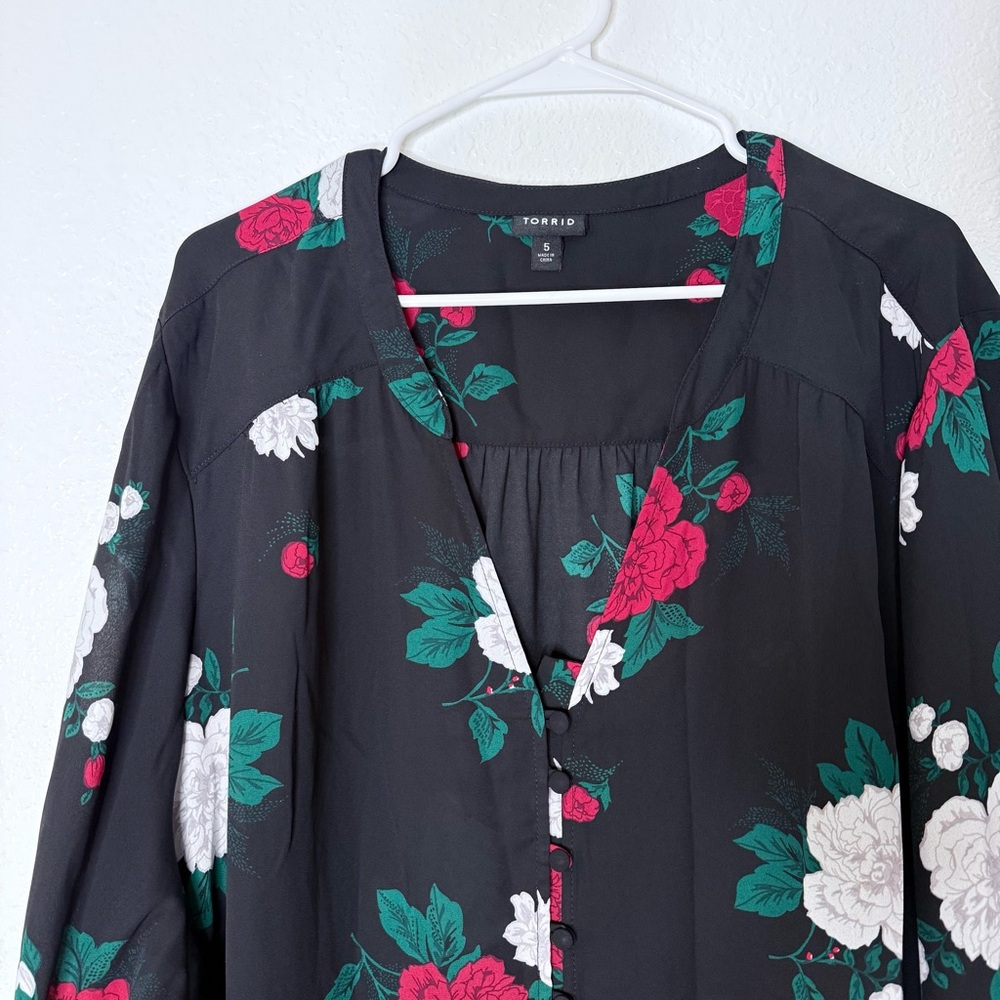Torrid Georgette Floral Button Front 3/4th Sleeve Black Blouse 5X - Picture 3 of 8